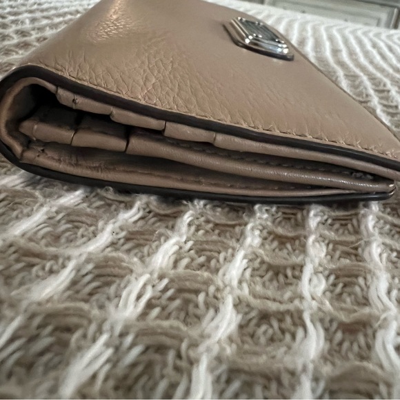 Marc by Marc Jacobs 100% Leather Tan wallet $40 - Picture 7 of 14